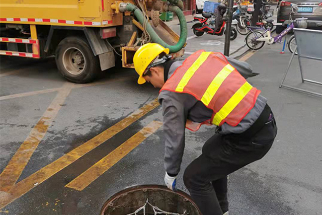 玻璃鋼化糞池清理和安全作業(yè)原則
